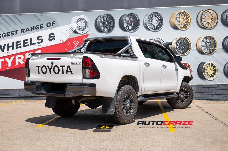 TOYOTA HILUX 4WD MONSTER XD 2 MATTE BLACK